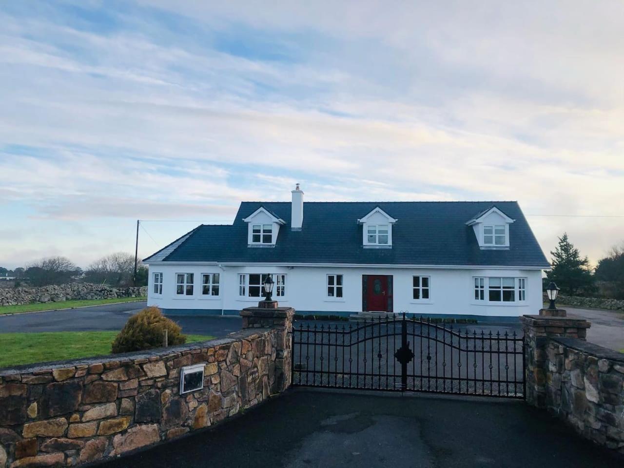 Connemara. 3 Bedroom, 8 Bed, Holiday Home غالواي المظهر الخارجي الصورة