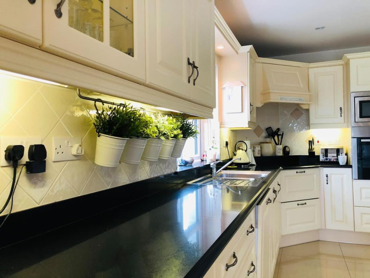 Connemara. 3 Bedroom, 8 Bed, Holiday Home غالواي المظهر الخارجي الصورة
