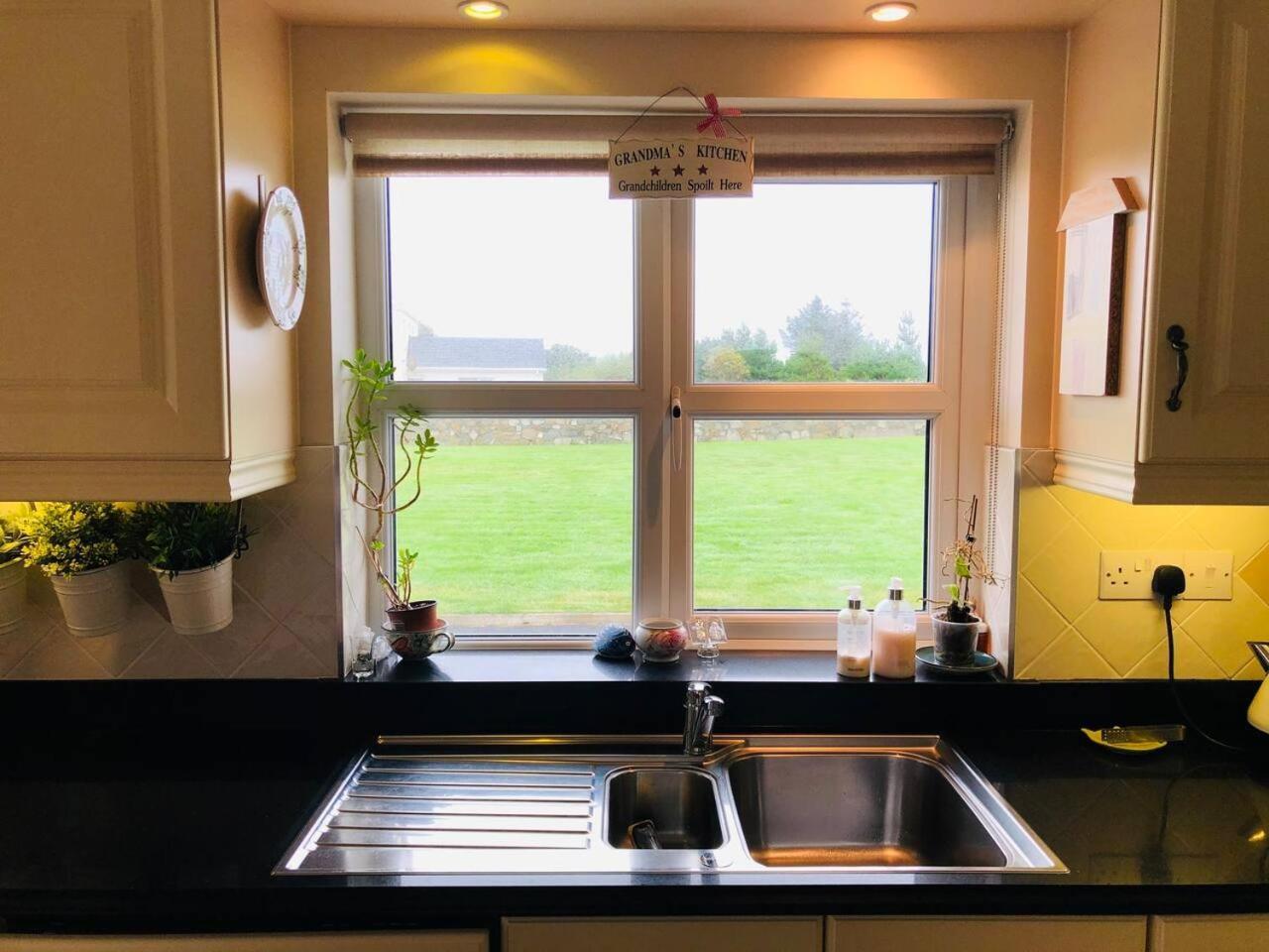 Connemara. 3 Bedroom, 8 Bed, Holiday Home غالواي المظهر الخارجي الصورة