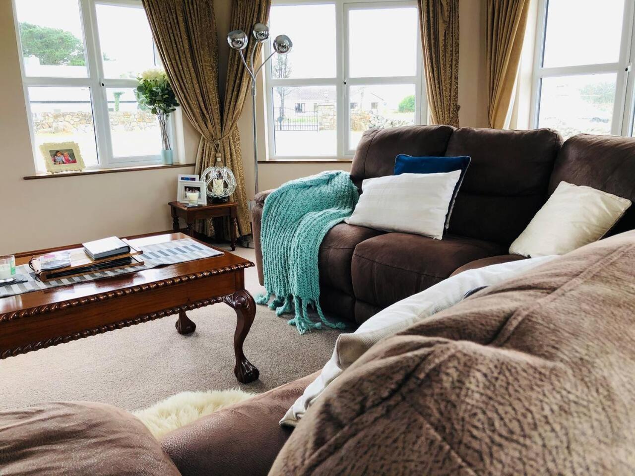 Connemara. 3 Bedroom, 8 Bed, Holiday Home غالواي المظهر الخارجي الصورة