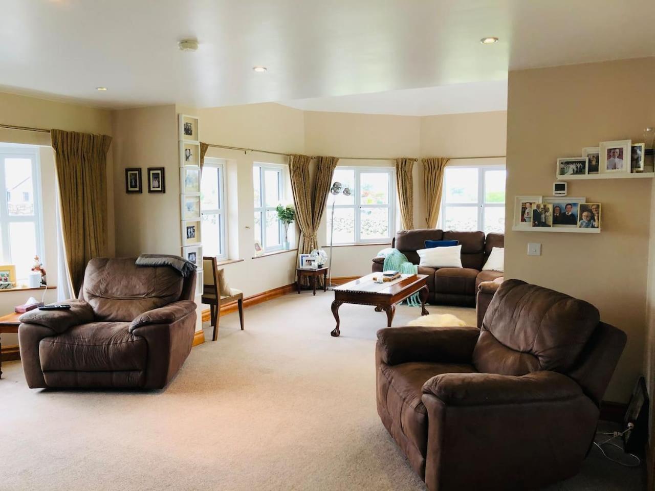 Connemara. 3 Bedroom, 8 Bed, Holiday Home غالواي المظهر الخارجي الصورة